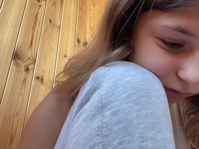 ShellaGoldthorpe live cam preview