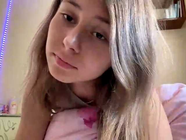 ShellaGoldthorpe live cam on BongaCams