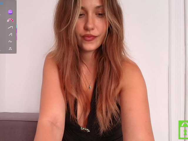 Theellenshow1 live cam preview