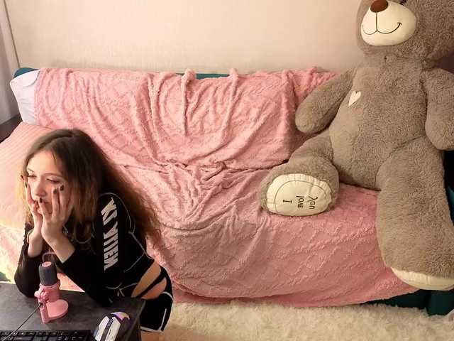spermblebee18 live cam on BongaCams