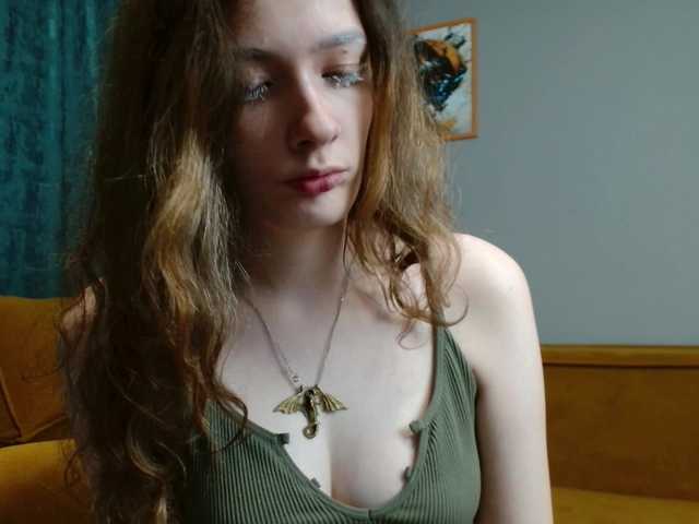 spermblebee18 live cam on BongaCams