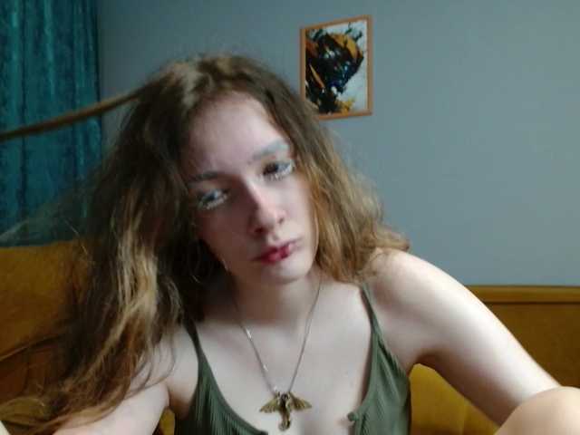 spermblebee18 live cam on BongaCams