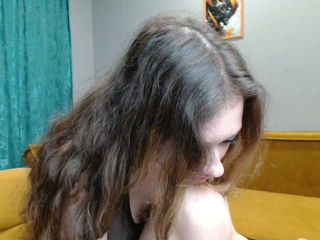 spermblebee18 live cam on BongaCams