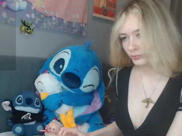 spermblebee18 live cam on BongaCams