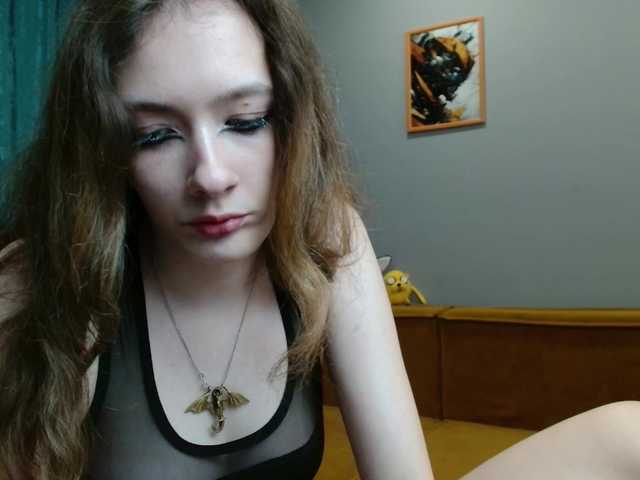 spermblebee18 live cam on BongaCams