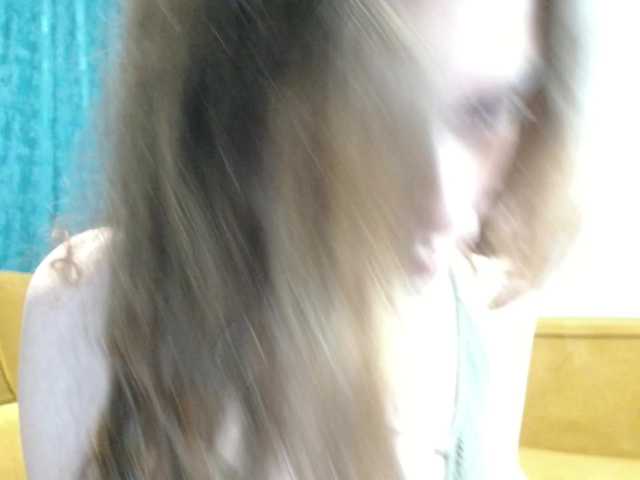 spermblebee18 live cam on BongaCams