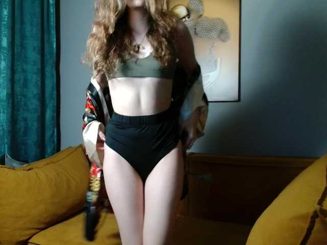 spermblebee18 live cam on BongaCams