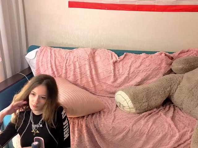 spermblebee18 live cam on BongaCams