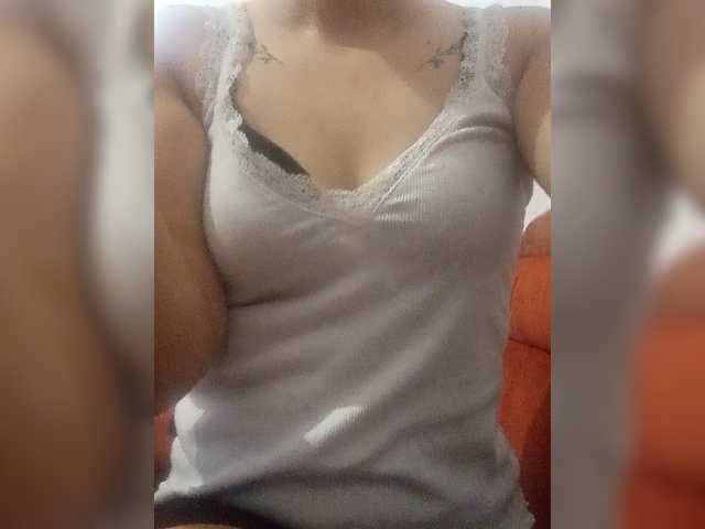 Diana1998 live cam on BongaCams