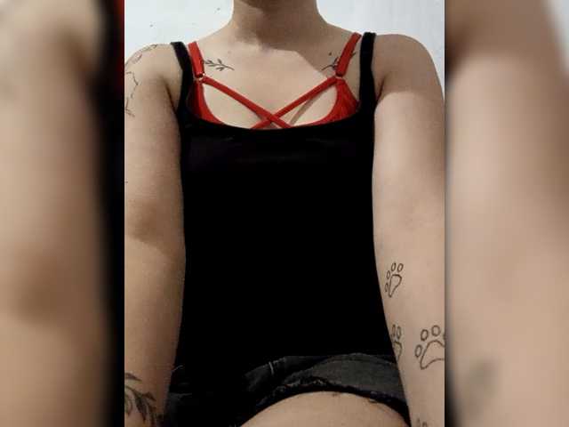 Diana1998 live cam on BongaCams