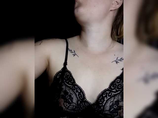 Diana1998 live cam on BongaCams