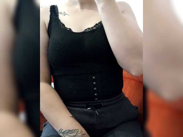 Diana1998 live cam on BongaCams