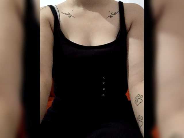 Diana1998 live cam on BongaCams