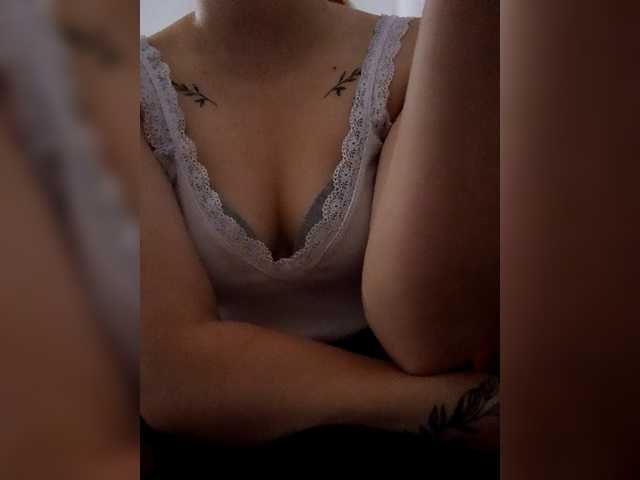 Diana1998 live cam on BongaCams