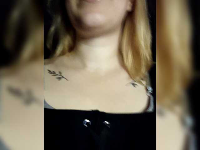 Diana1998 live cam on BongaCams