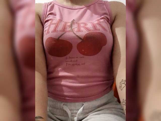 Diana1998, live now on BongaCams