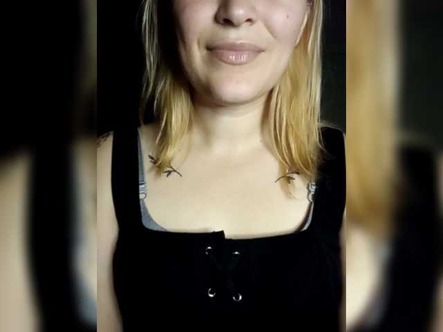 Diana1998 live cam on BongaCams