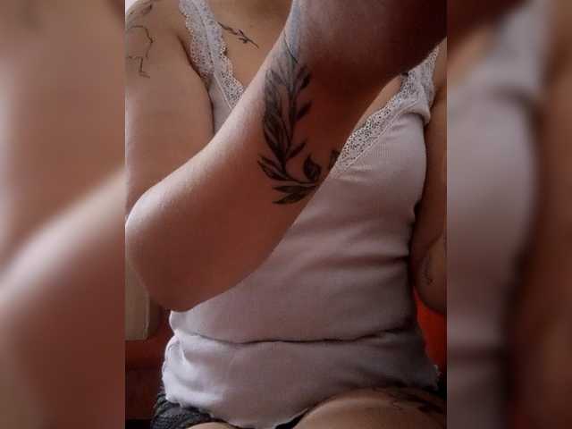 Diana1998 live cam on BongaCams