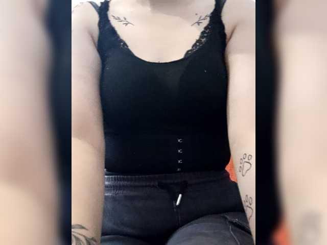 Diana1998 live cam on BongaCams