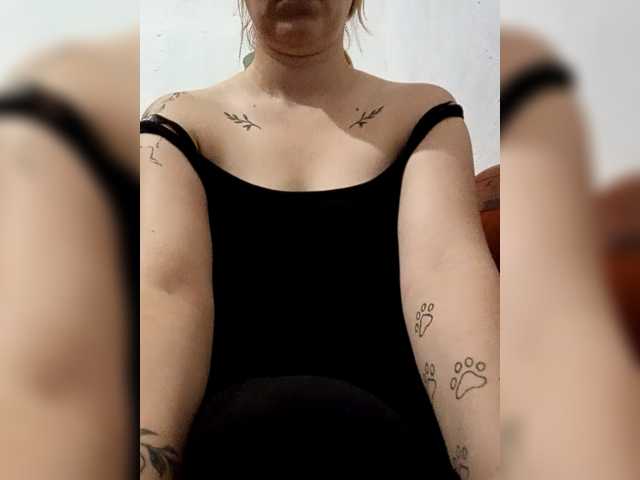 Diana1998 live cam on BongaCams