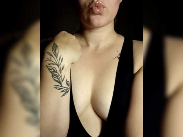Diana1998 live cam on BongaCams