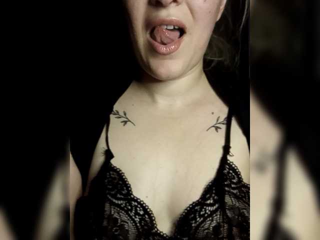 Diana1998 live cam on BongaCams