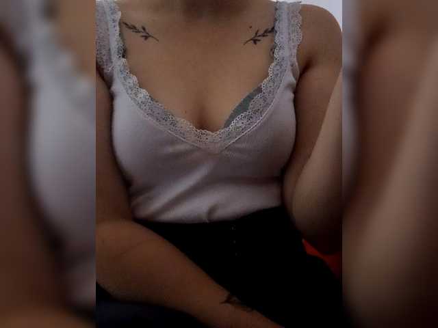 Diana1998 live cam on BongaCams