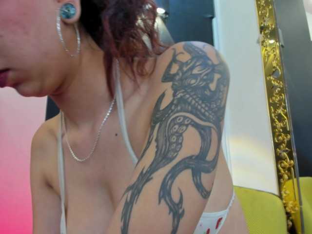 Aleja-Machado live cam on BongaCams