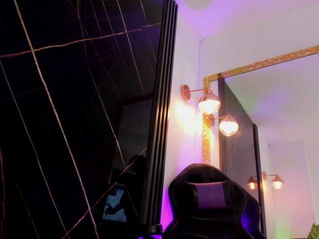 Aleja-Machado live cam on BongaCams