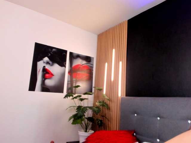 Aleja-Machado live cam on BongaCams