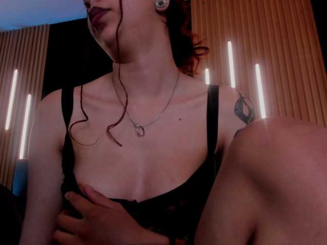 Aleja-Machado live cam on BongaCams