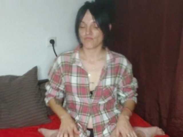 Velvet-Naughty live cam on BongaCams
