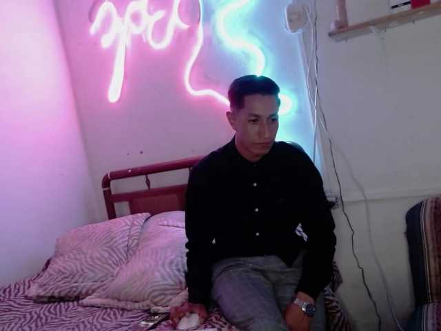 Zackyzoey live cam on BongaCams