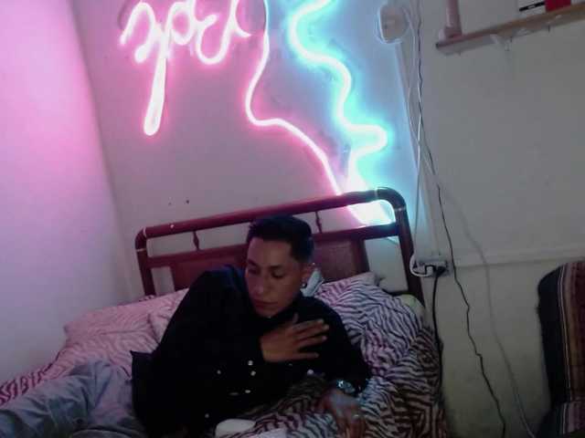 Zackyzoey live cam on BongaCams