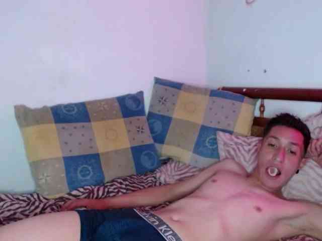 Zackyzoey webcam