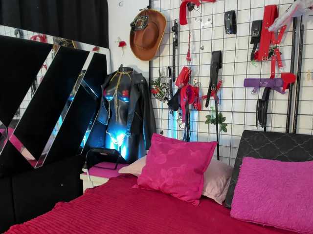 Antonellasalcedo live cam on BongaCams