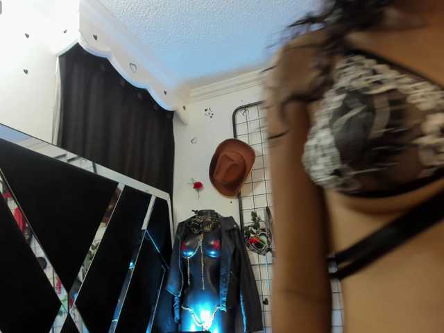 Antonellasalcedo live cam on BongaCams