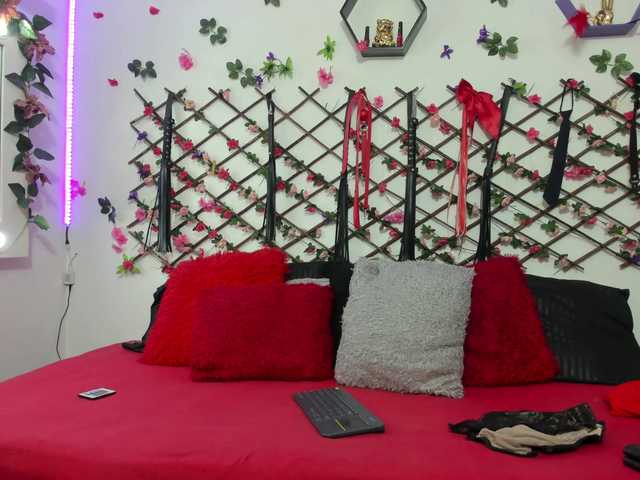 Antonellasalcedo live cam on BongaCams