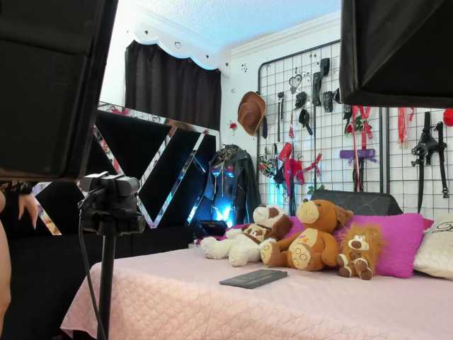 Antonellasalcedo live cam on BongaCams