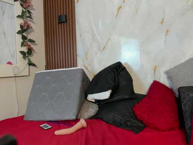 Antonellasalcedo live cam on BongaCams