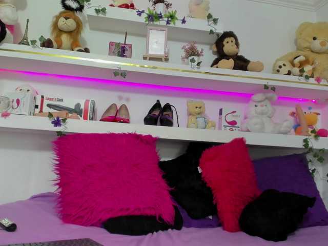 Antonellasalcedo live cam on BongaCams