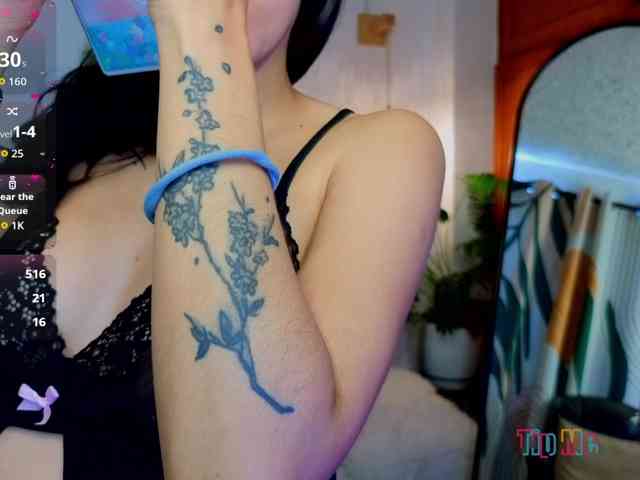 LunaRosse webcam