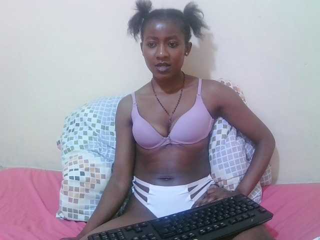 pretty-alice live cam on BongaCams