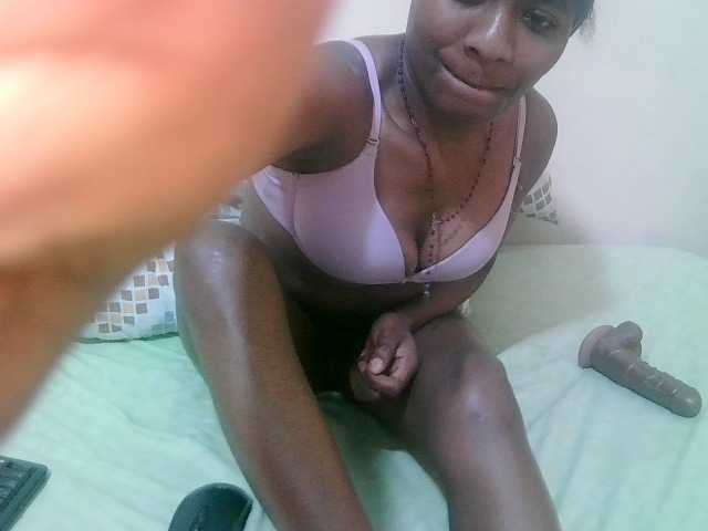 pretty-alice live cam on BongaCams