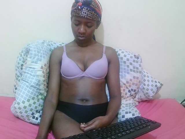 pretty-alice live cam on BongaCams