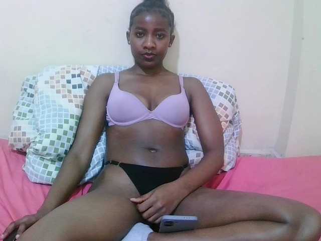pretty-alice live cam on BongaCams