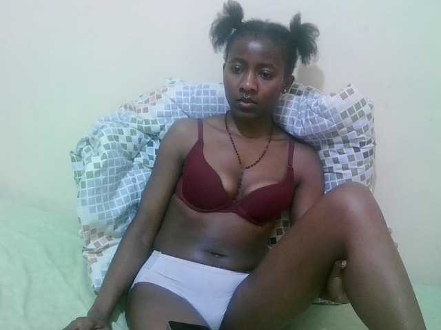 pretty-alice live cam on BongaCams