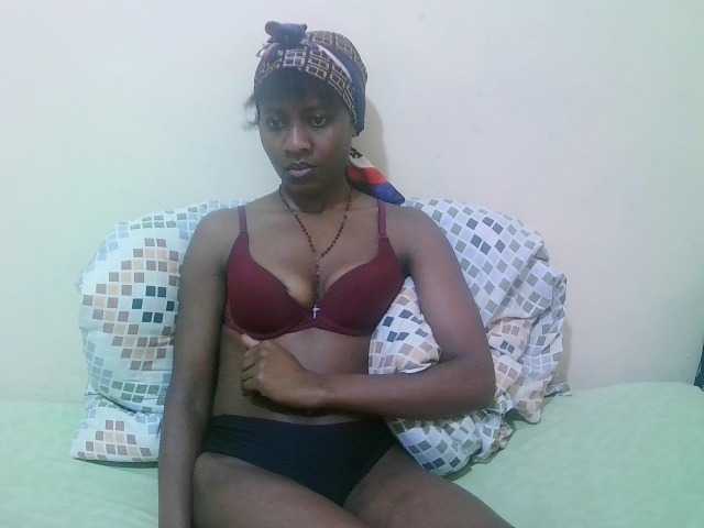 pretty-alice live cam on BongaCams