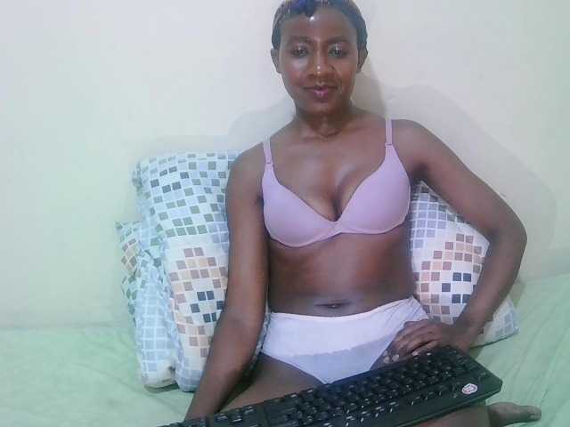 pretty-alice live cam on BongaCams