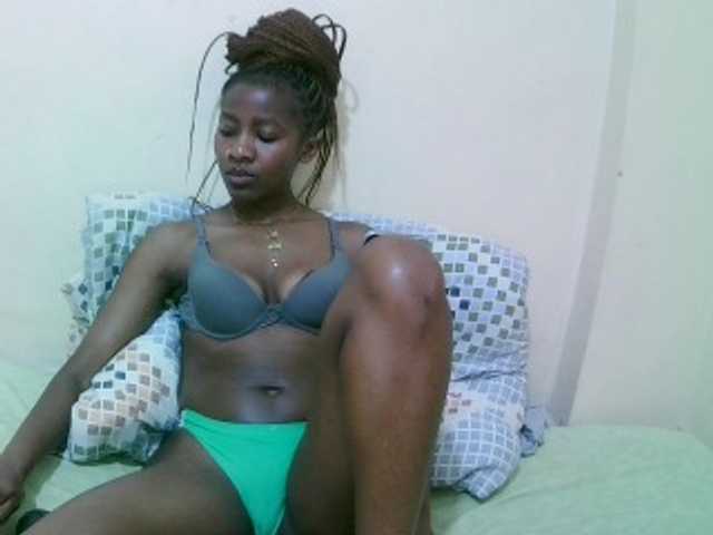 pretty-alice live cam on BongaCams